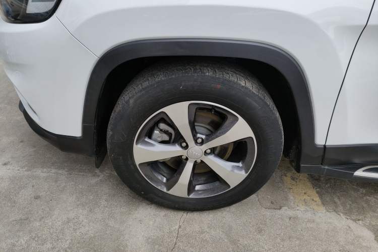Used Jeep Cherokee 2020 2.0T Two-Wheel Drive Leading Edition Left Front Wheel Hub