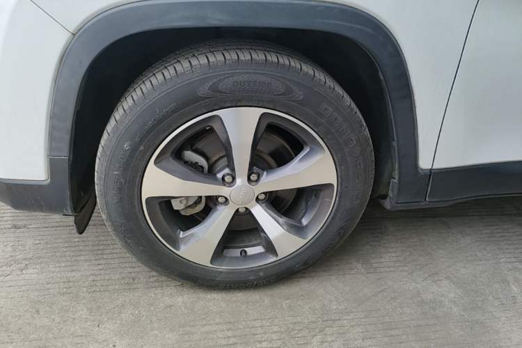 Used Jeep Cherokee 2020 2.0T Two-Wheel Drive Leading Edition Left Front Wheel Hub