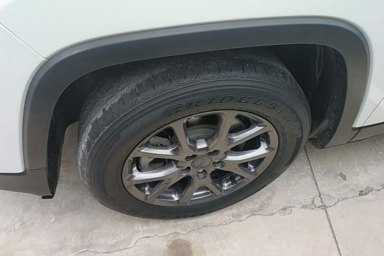 Used Jeep Cherokee 2020 2.0L Two-Wheel Drive Classic Sports Edition Left Front Wheel Hub