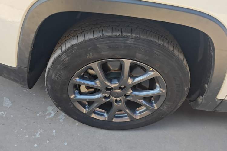 Used Jeep Cherokee 2020 2.0L Two-Wheel Drive Classic Sports Edition Left Front Wheel Hub