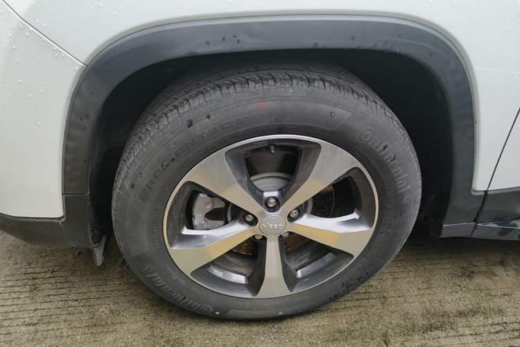 Used Jeep Cherokee 2020 2.0T Two-Wheel Drive Leading Edition Left Front Wheel Hub