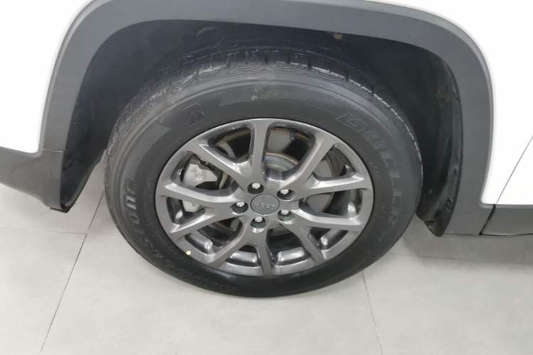 Used Jeep Cherokee 2020 2.0L Two-Wheel Drive Classic Sports Edition Left Front Wheel Hub