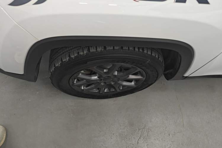 Used Jeep Cherokee 2020 2.0L Two-Wheel Drive Classic Sports Edition Left Front Wheel Hub