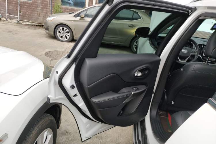 Used Jeep Cherokee 2020 2.0T Two-Wheel Drive Leading Edition Left Rear Door Interior