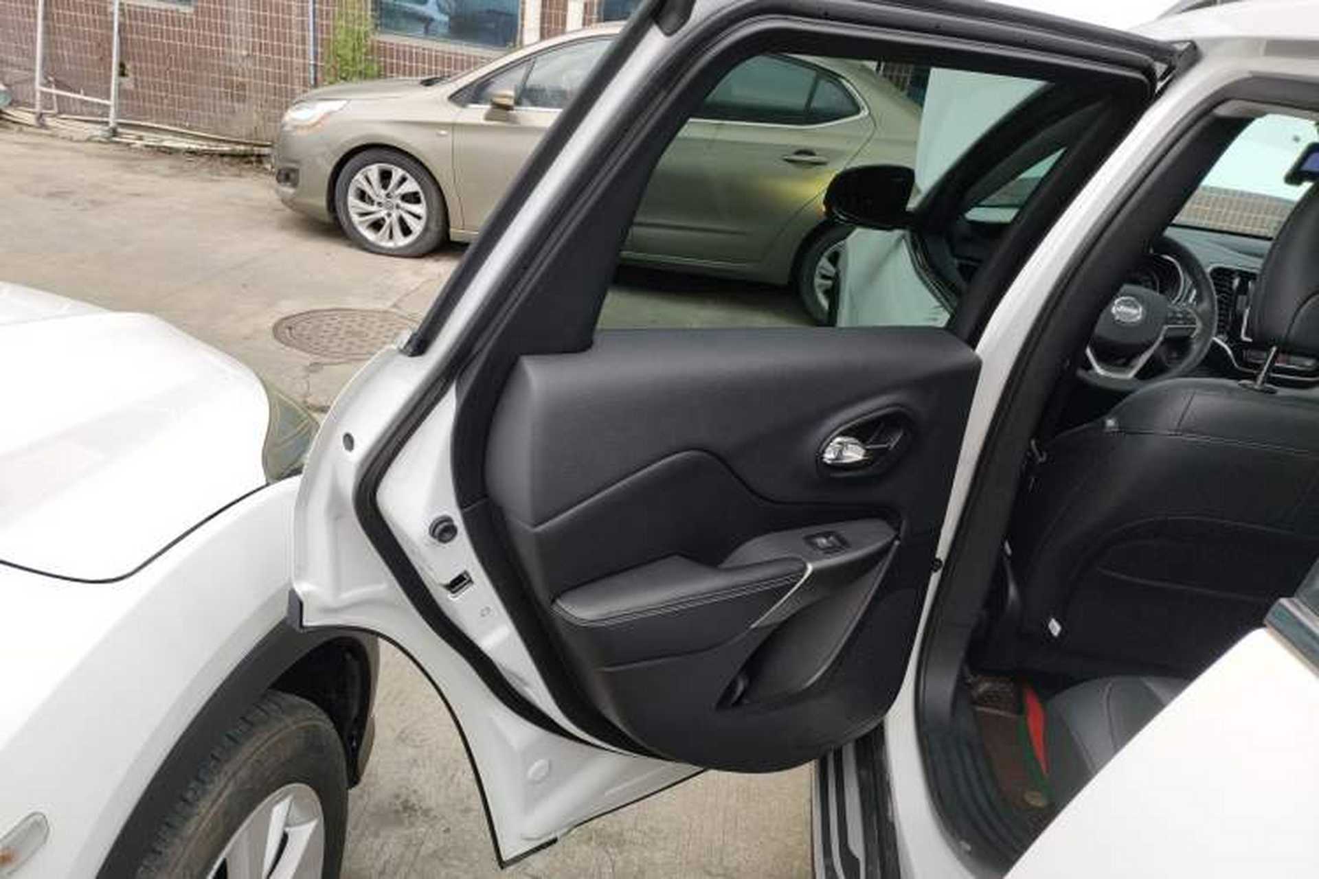 Used Jeep Cherokee 2020 2.0T Two-Wheel Drive Leading Edition Left Rear Door Interior
