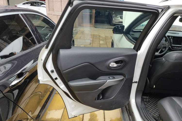 Used Jeep Cherokee 2020 2.0T Two-Wheel Drive Leading Edition Left Rear Door Interior