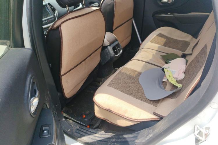 Used Jeep Cherokee 2020 2.0L Two-Wheel Drive Classic Sports Edition Left Rear Seat