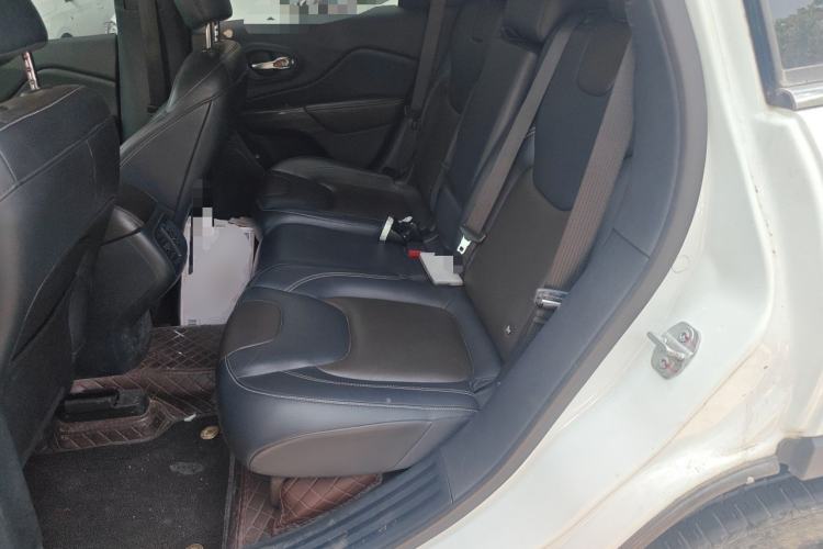 Used Jeep Cherokee 2020 2.0L Two-Wheel Drive Classic Sports Edition Left Rear Seat