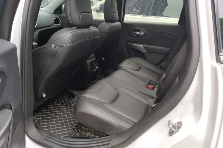 Used Jeep Cherokee 2020 2.0T Two-Wheel Drive Leading Edition Left Rear Seat