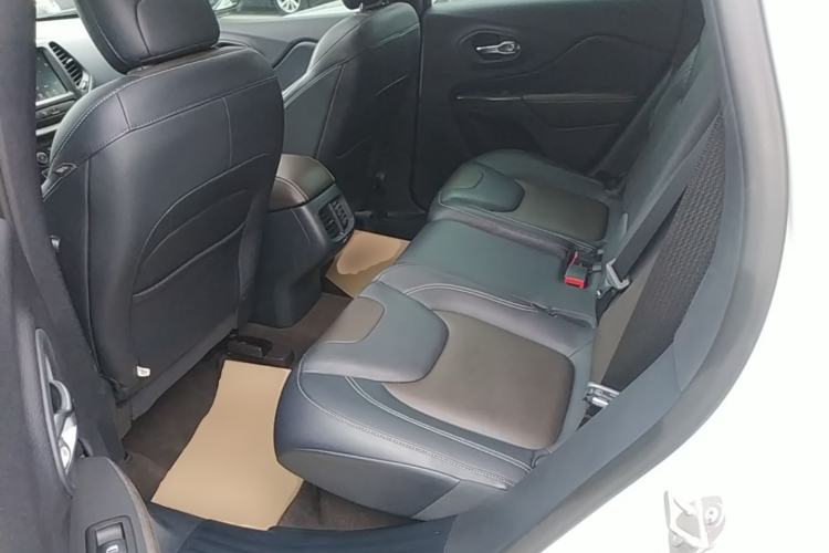 Used Jeep Cherokee 2020 2.0L Two-Wheel Drive Classic Sports Edition Left Rear Seat