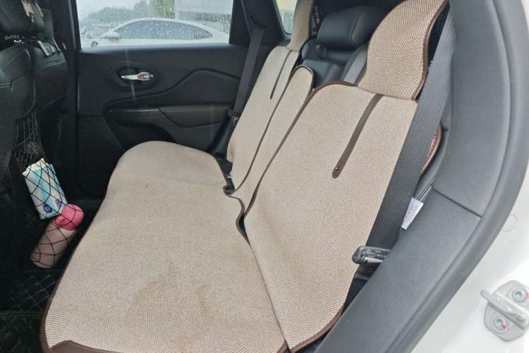 Used Jeep Cherokee 2020 2.0L Two-Wheel Drive Classic Sports Edition Left Rear Seat