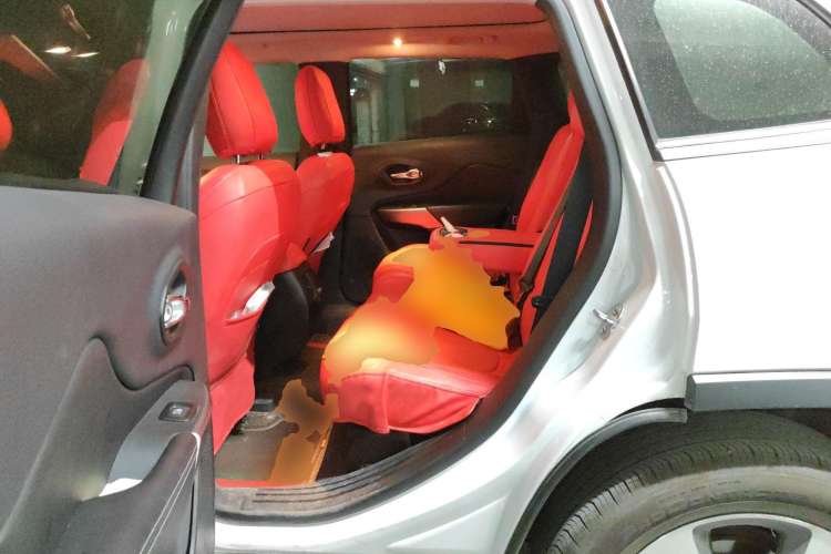 Used Jeep Cherokee 2020 2.0T Two-Wheel Drive Leading Edition Left Rear Seat