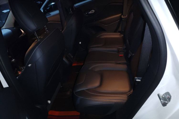 Used Jeep Cherokee 2020 2.0L Two-Wheel Drive Classic Sports Edition Left Rear Seat