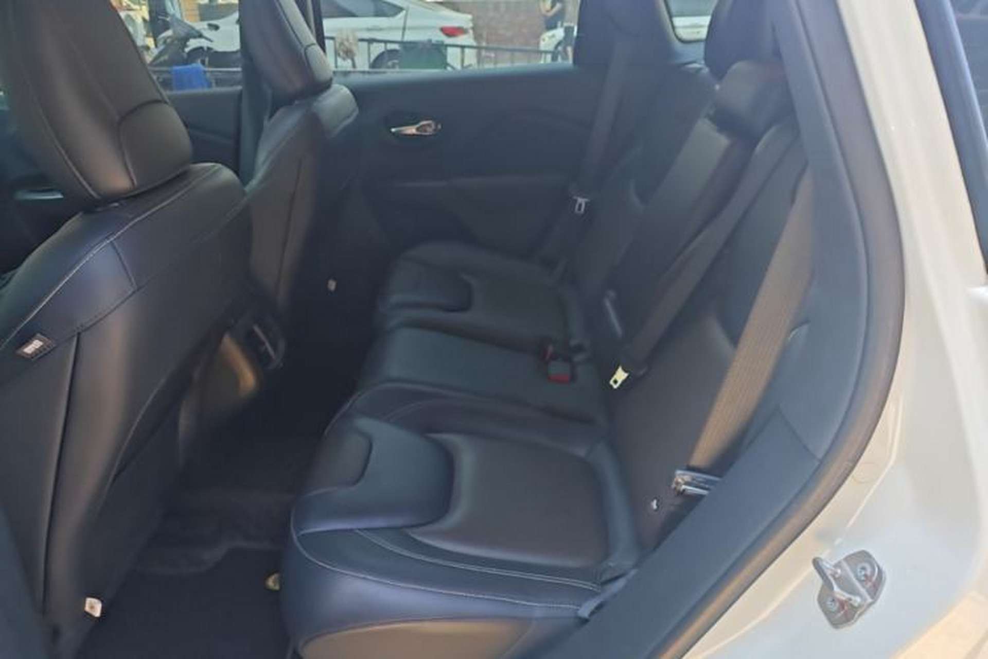 Used Jeep Cherokee 2020 2.0L Two-Wheel Drive Classic Sports Edition Left Rear Seat