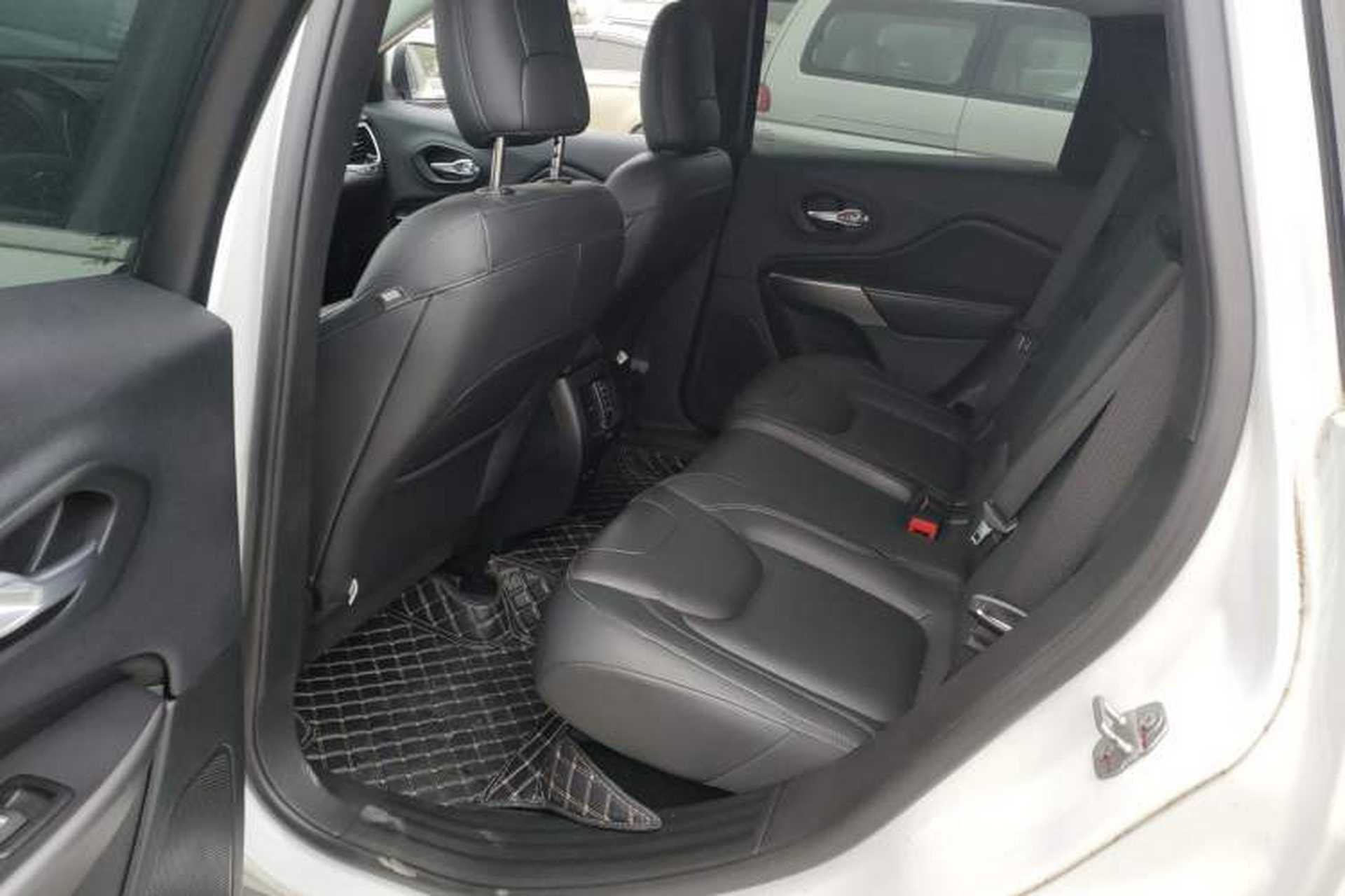 Used Jeep Cherokee 2020 2.0T Two-Wheel Drive Leading Edition Left Rear Seat