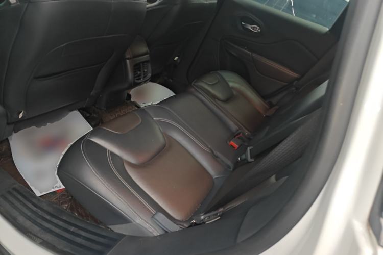 Used Jeep Cherokee 2020 2.0L Two-Wheel Drive Classic Sports Edition Left Rear Seat