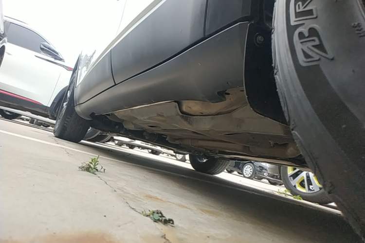 Used Jeep Cherokee 2020 2.0L Two-Wheel Drive Classic Sports Edition Left Side Sill