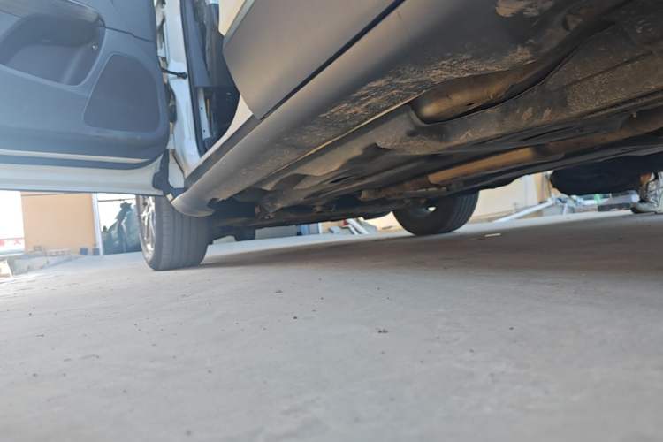Used Jeep Cherokee 2020 2.0L Two-Wheel Drive Classic Sports Edition Left Side Sill