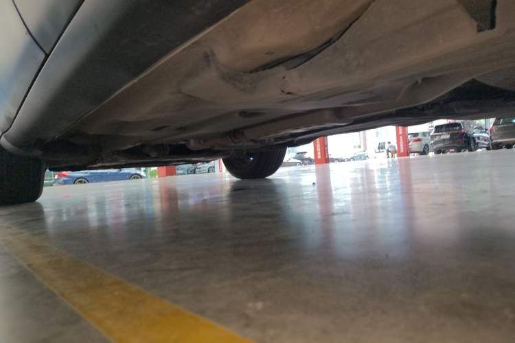 Used Jeep Cherokee 2020 2.0L Two-Wheel Drive Classic Sports Edition Left Side Sill