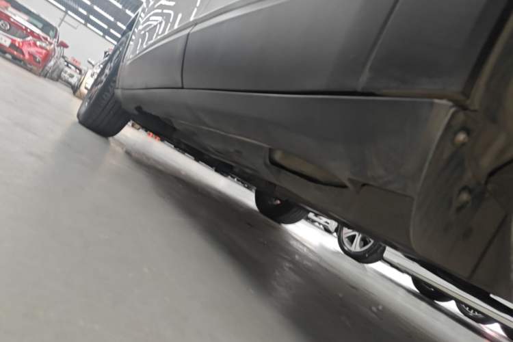 Used Jeep Cherokee 2020 2.0L Two-Wheel Drive Classic Sports Edition Left Side Sill