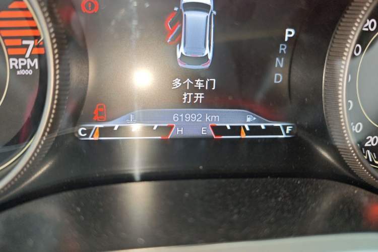 Used Jeep Cherokee 2020 2.0L Two-Wheel Drive Classic Sports Edition Odometer Close Up
