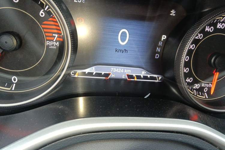 Used Jeep Cherokee 2020 2.0L Two-Wheel Drive Classic Sports Edition Odometer Close Up