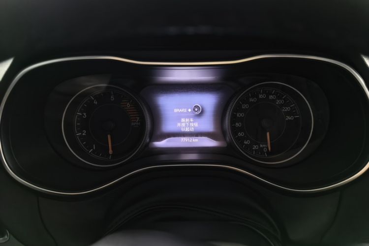 Used Jeep Cherokee 2020 2.0T Two-Wheel Drive Leading Edition Odometer Close Up