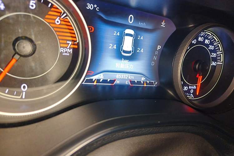 Used Jeep Cherokee 2020 2.0T Two-Wheel Drive Leading Edition Odometer Close Up