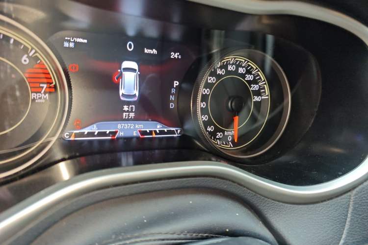 Used Jeep Cherokee 2020 2.0L Two-Wheel Drive Classic Sports Edition Odometer Close Up