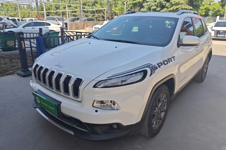 Used Jeep Cherokee 2020 2.0L Two-Wheel Drive Classic Sports Edition Guazi used car, China used car export, Used car for sale, Used  cars, Cheapest cars for sale