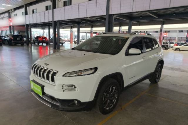 Ojetý Jeep Cherokee 2020 2.0L Two-Wheel Drive Classic Sports Edition