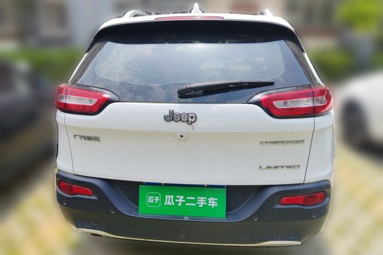 Used Jeep Cherokee 2020 2.0L Two-Wheel Drive Classic Sports Edition Rear
