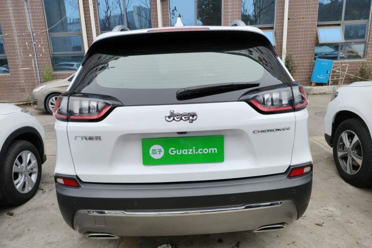 Used Jeep Cherokee 2020 2.0T Two-Wheel Drive Leading Edition Rear