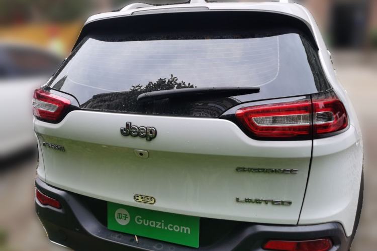 Used Jeep Cherokee 2020 2.0L Two-Wheel Drive Classic Sports Edition Rear