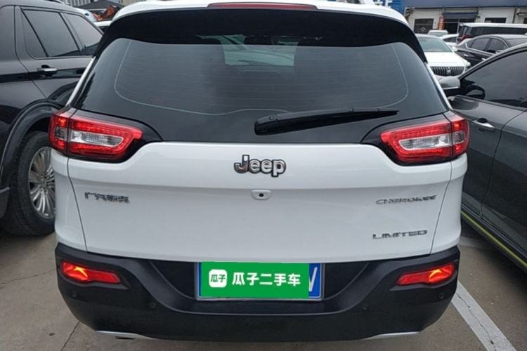 Used Jeep Cherokee 2020 2.0L Two-Wheel Drive Classic Sports Edition Rear