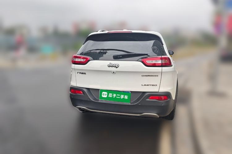 Used Jeep Cherokee 2020 2.0L Two-Wheel Drive Classic Sports Edition Rear