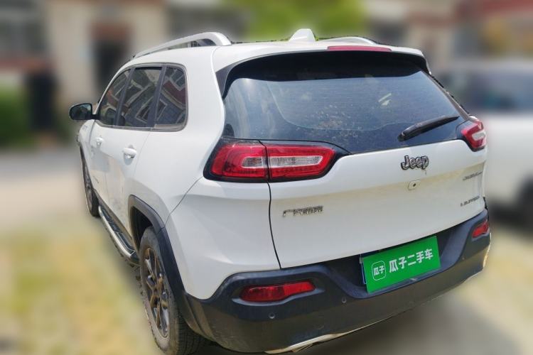 Used Jeep Cherokee 2020 2.0L Two-Wheel Drive Classic Sports Edition Rear Left 45 Deg