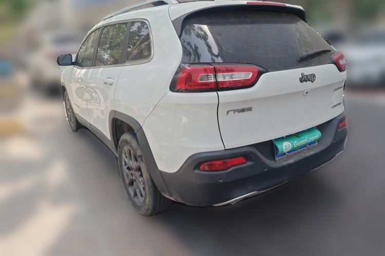 Used Jeep Cherokee 2020 2.0L Two-Wheel Drive Classic Sports Edition Rear Left 45 Deg