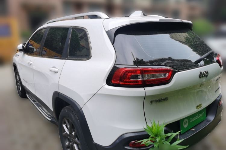 Used Jeep Cherokee 2020 2.0L Two-Wheel Drive Classic Sports Edition Rear Left 45 Deg