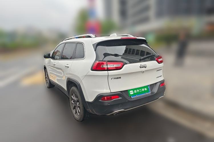 Used Jeep Cherokee 2020 2.0L Two-Wheel Drive Classic Sports Edition Rear Left 45 Deg
