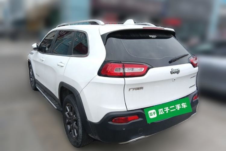 Used Jeep Cherokee 2020 2.0L Two-Wheel Drive Classic Sports Edition Rear Left 45 Deg