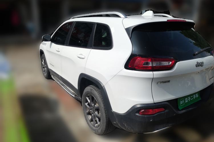 Used Jeep Cherokee 2020 2.0L Two-Wheel Drive Classic Sports Edition Rear Left 45 Deg