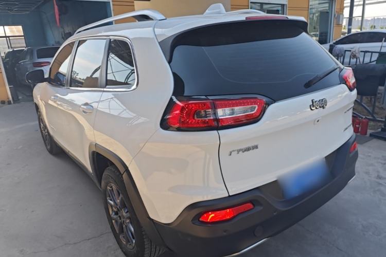 Used Jeep Cherokee 2020 2.0L Two-Wheel Drive Classic Sports Edition Rear Left 45 Deg