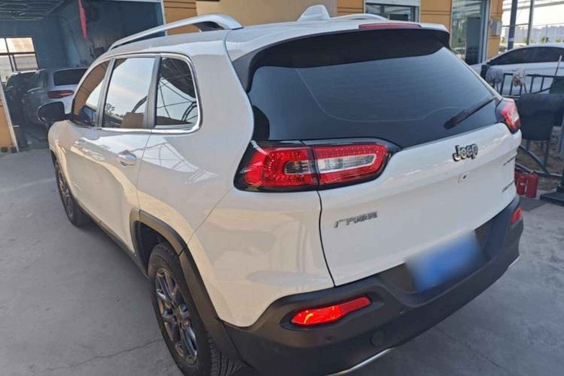 Used Jeep Cherokee 2020 2.0L Two-Wheel Drive Classic Sports Edition Rear Left 45 Deg