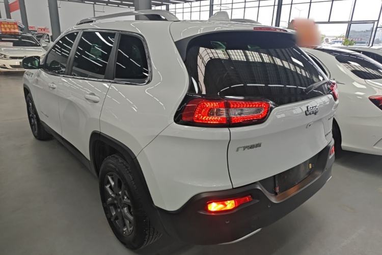 Used Jeep Cherokee 2020 2.0L Two-Wheel Drive Classic Sports Edition Rear Left 45 Deg