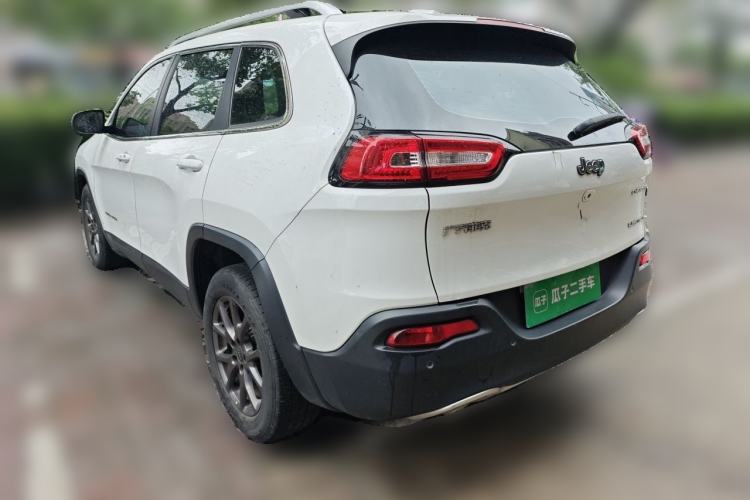 Used Jeep Cherokee 2020 2.0L Two-Wheel Drive Classic Sports Edition Rear Left 45 Deg