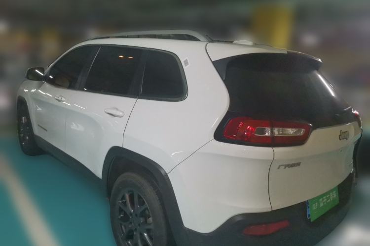Used Jeep Cherokee 2020 2.0L Two-Wheel Drive Classic Sports Edition Rear Left 45 Deg