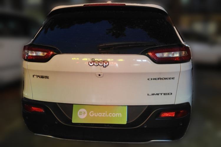 Used Jeep Cherokee 2020 2.0L Two-Wheel Drive Classic Sports Edition Rear