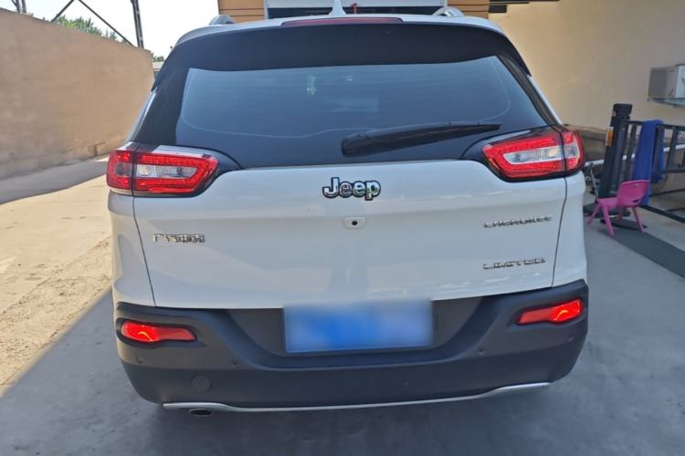 Used Jeep Cherokee 2020 2.0L Two-Wheel Drive Classic Sports Edition Rear