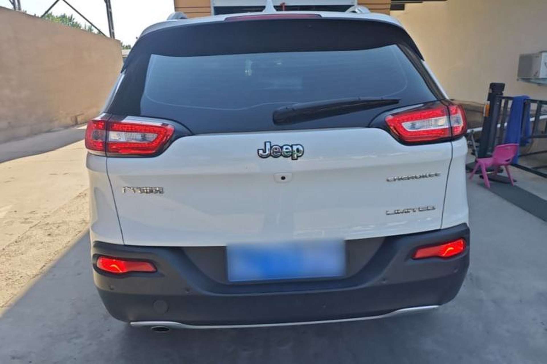 Used Jeep Cherokee 2020 2.0L Two-Wheel Drive Classic Sports Edition Rear